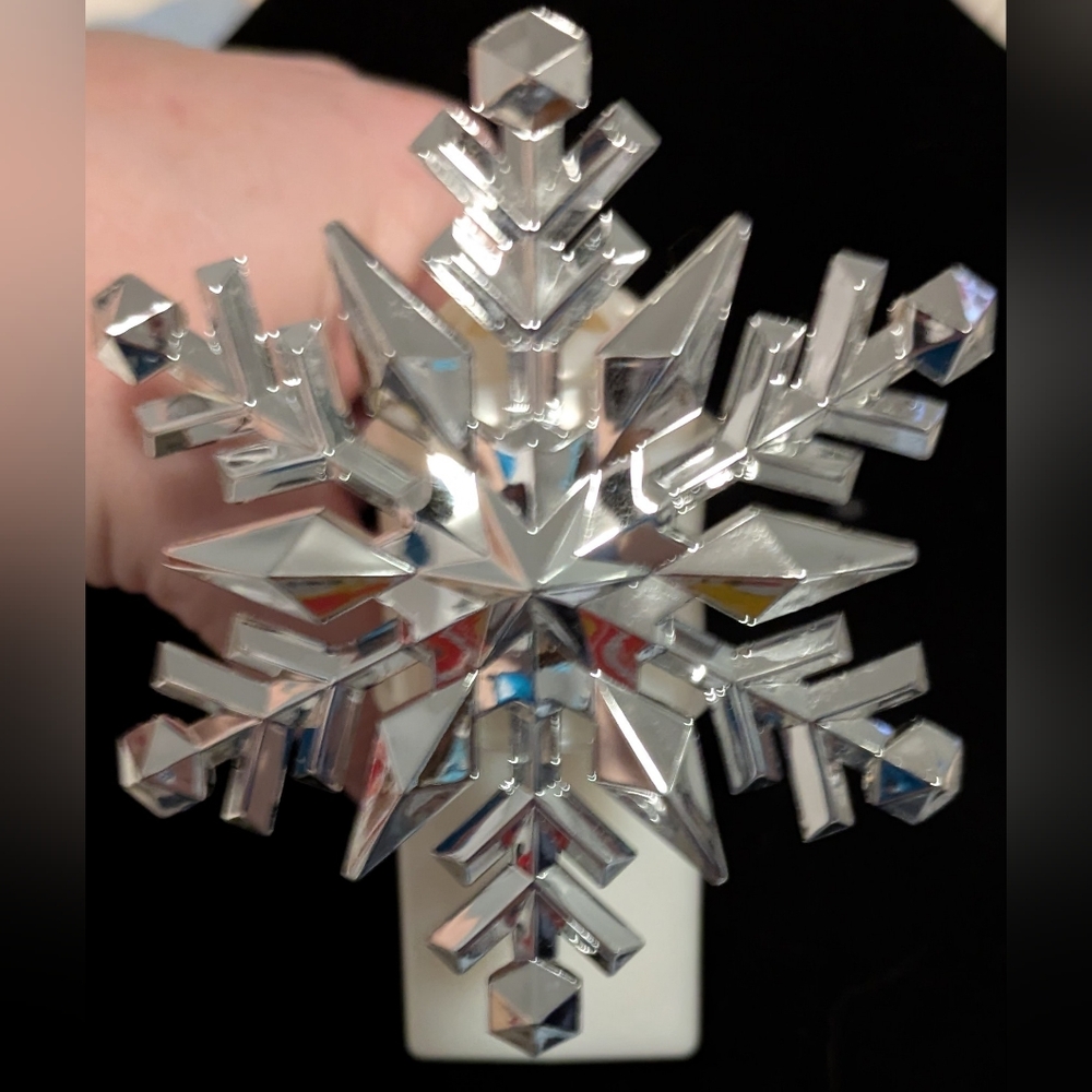 Wallflower Silver Geometric Snowflake Accent